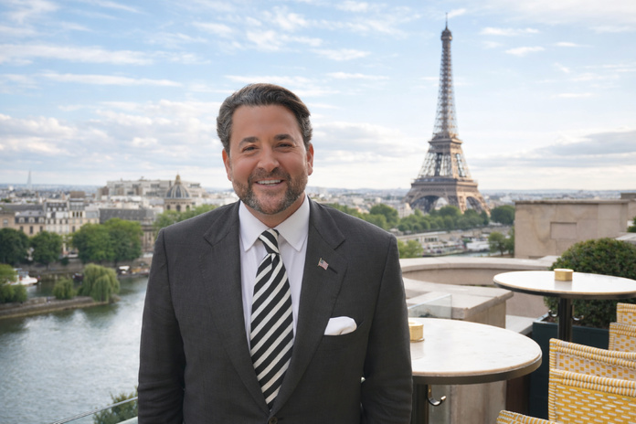 Nick Adams, le Monsieur Tourisme de Trump ce 2 juin à Paris. Photos C.Hardin