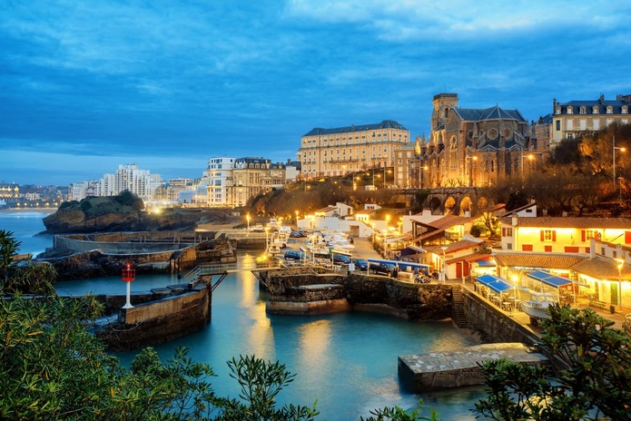 Menée par Serge Blanco, la nouvelle municipalité de Biarritz a promis de se battre pour reconquérir le statut de l’Hôtel du Palais, qualifié de "tour Eiffel biarrote" - DepositPhotos.com, Xantana Menée par Serge Blanco, la nouvelle municipalité de Biarritz a promis de se battre pour reconquérir le statut de l’Hôtel du Palais, qualifié de "tour Eiffel biarrote" - DepositPhotos.com, Xantana