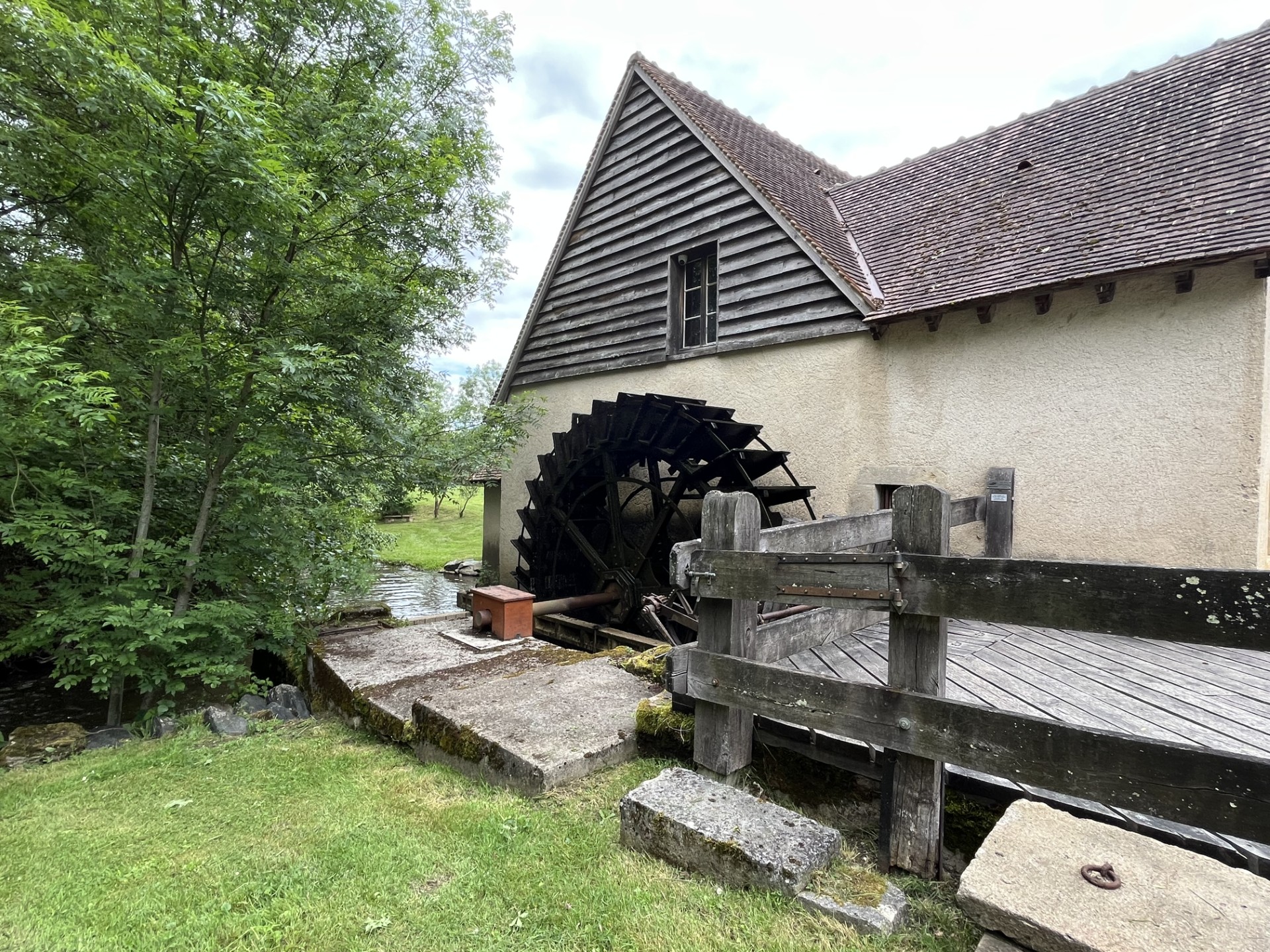 Le Moulin d'Angibault permet de découvrir le fonctionnement d'un moulin à eau de plaine du XVIIIe s - Photo : Paula Boyer Le Moulin d'Angibault permet de découvrir le fonctionnement d'un moulin à eau de plaine du XVIIIe s - Photo : Paula Boyer