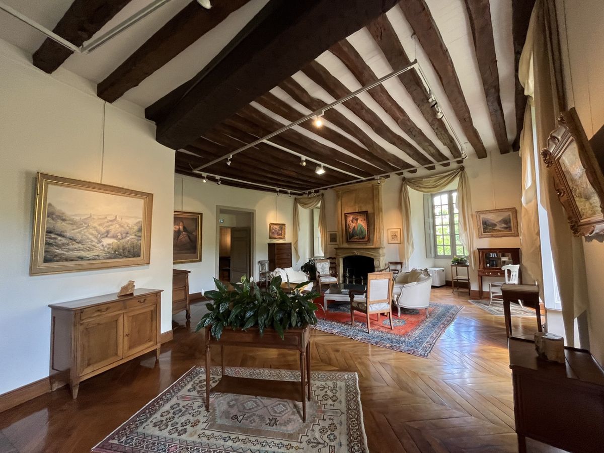 L'exposition "George Sand, l’âme des paysages" est présentée dans les pièces de réception du château de Gargilesse - Photo : Paula Boyer L'exposition "George Sand, l’âme des paysages" est présentée dans les pièces de réception du château de Gargilesse - Photo : Paula Boyer