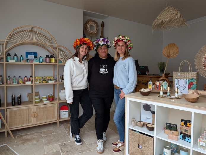 Jessica Sorin (à gauche) ouvre Maison Manaventura, une agence physique en Vendée. Chloé Le Berre Lizée (à droite) en prend la direction - Photo : Manaventura Jessica Sorin (à gauche) ouvre Maison Manaventura, une agence physique en Vendée. Chloé Le Berre Lizée (à droite) en prend la direction - Photo : Manaventura
