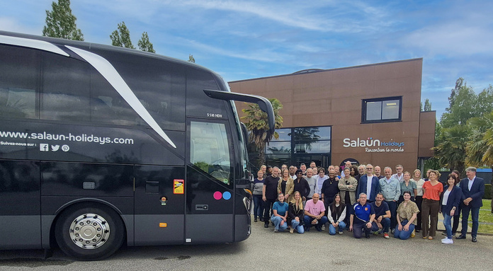 Les artistes de Stars 80 ont fait une halte dans les locaux de Salaün Holidays - Photo : Salaün Holidays Les artistes de Stars 80 ont fait une halte dans les locaux de Salaün Holidays - Photo : Salaün Holidays