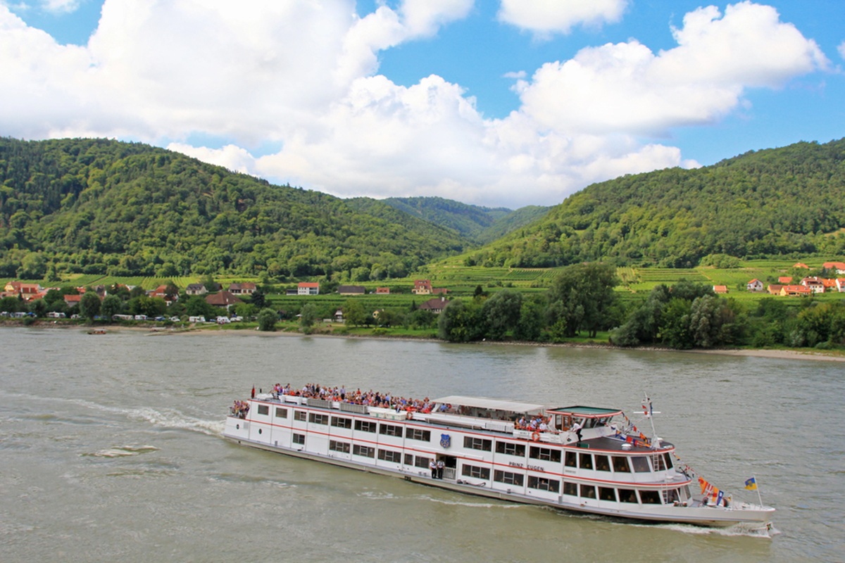 La baisse du niveau du Danube et du Rhin, conséquence de la sécheresse et des fortes chaleurs qui touchent l’Europe, perturbent les croisières fluviales - Depositphotos.com, sasimoto