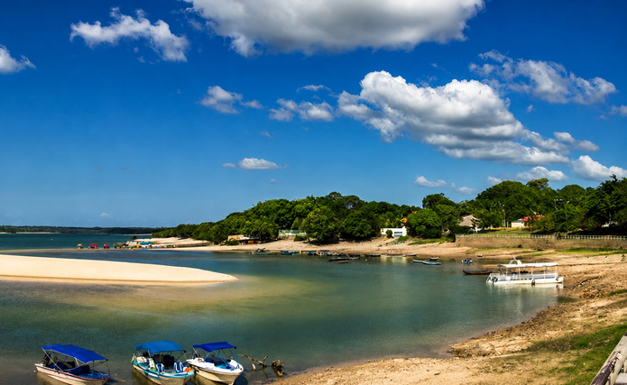 Les plages de sable blanc d'Alter do Chão, sur les rives du Tapajós, l'un des principaux affluents de l'Amazone, offrent un visage méconnu de l'Amazonie brésilienne - DepositPhotos.com, Pedarilhos