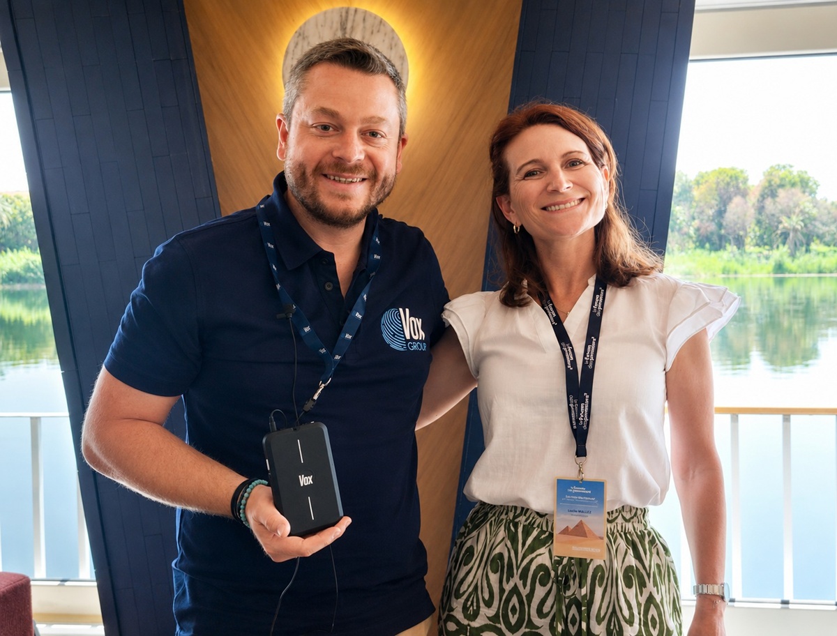Daniele Marchesiello, directeur général France de Vox Group et Lydia Vallet, directrice commerciale, présentent Vox Aura lors du Forum des Pionniers 2026 en Egypte - Photo : AB