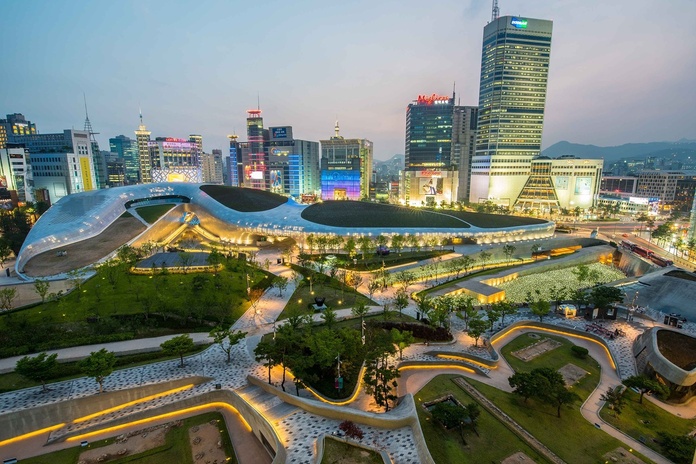 À Séoul, les palais royaux côtoient les quartiers ultra modernes, les gratte-ciel et les technologies de pointe. @Kim Dae-hyeong