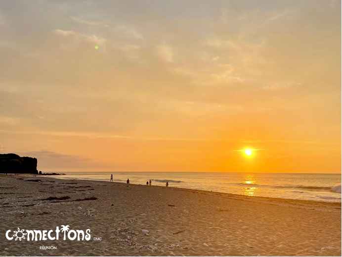 Coucher de soleil sur la plage de Boucan Canot © Maxime B.DELMAS – Connections Réunion