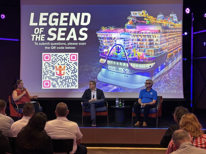 Jason Liberty, président-directeur général de Royal Caribbean Group et Michael Bayley Président- CEO de la compagnie en conférence de presse lors de l'inauguration du bateau le 29 juin 2026, à Malaga - Photo : RS
