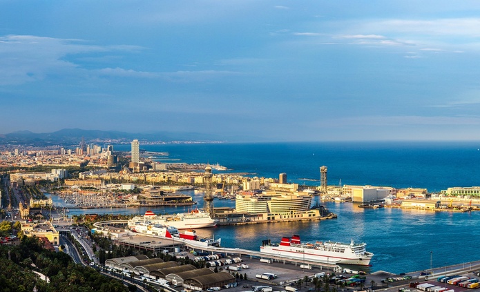 À l’heure actuelle, souligne T&E, au sein de l’UE, seule la Grèce applique une taxe au niveau national, dont le montant varie de 5 à 20 € selon la saison. Néanmoins des villes comme Barcelone appliquent leur propre fiscalité. @DepositPhotos-  Photo by ursula1964