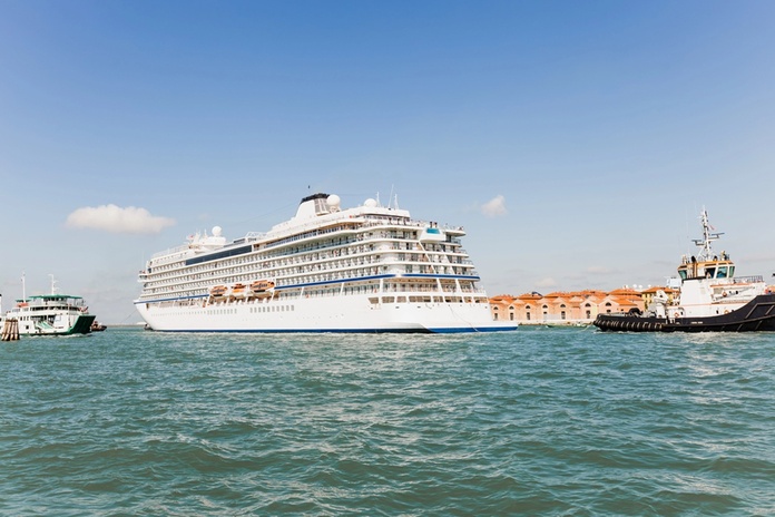Selon une étude de Transport & Environment (T&E), les croisières bénéficient d'un régime fiscal plus avantageux que les hôtels. @depositphotos/IgorVetushko