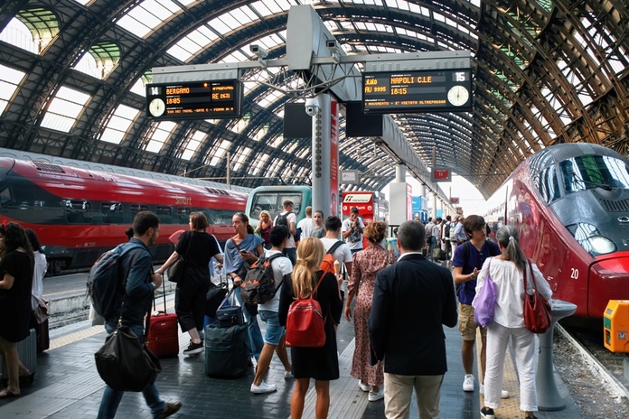 Si les ventes de billets de train progressent en agences, il reste encore de nombreux freins à son développement - Depositphotos.com, frimufilms