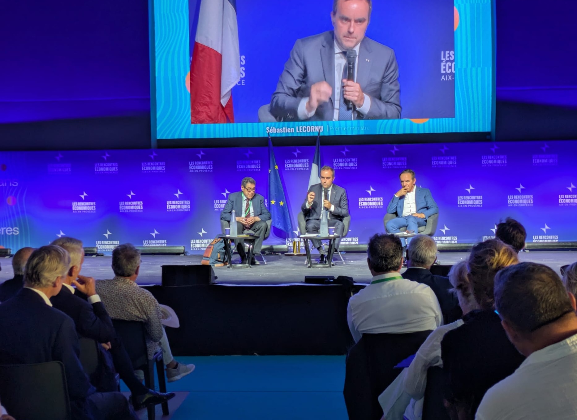 "Le patriotisme est un antidote au virus qui est en train de se répandre dans le pays et qui nous monte les uns contre les autres" selon Sébastien Lecornu - RP