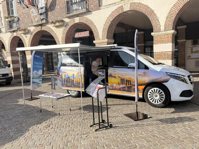 Salaün Holidays teste une agence de voyages mobile sur les marchés - Photo : Salaün Holidays