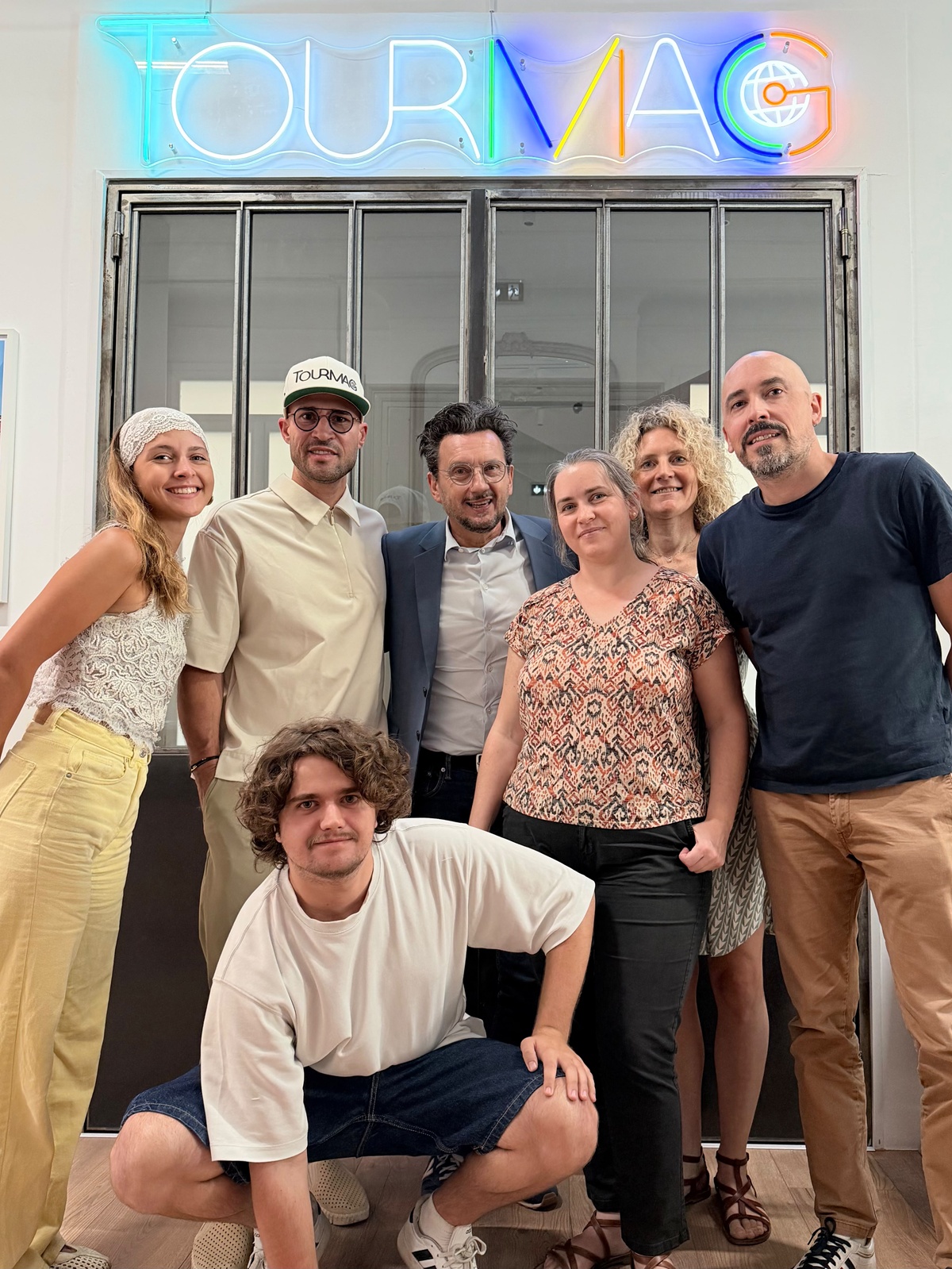 Jean-Michel Rey surrounded by TourMaG editorial staff - XP Photo