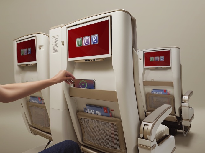 Le siège possède une recharge sans fil et un écran 4K - Photo : Emirates Le siège possède une recharge sans fil et un écran 4K - Photo : Emirates