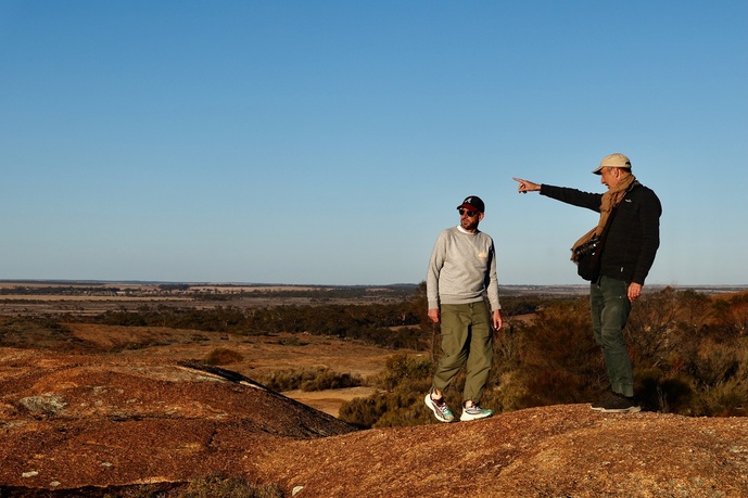Les deux dirigeants de Terra Australia, Christophe Napierai et Alexandre El-Habouz, sur le terrain - Photo : Sébastien Cros, WeTravelAustralia™