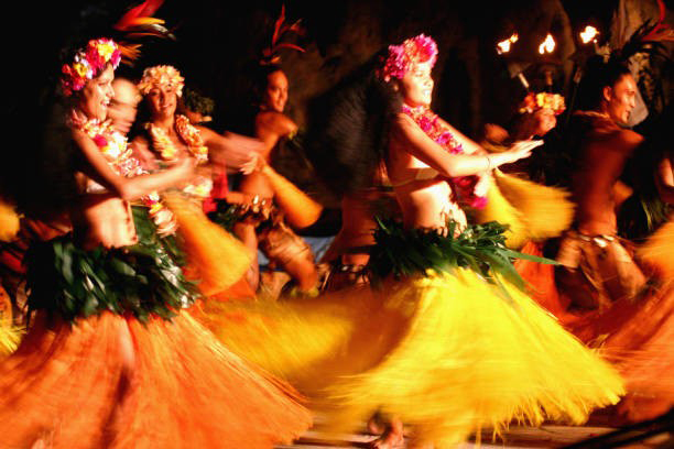 Groupe de danse à l’Intercontinental Tahiti © Darrell Gulin Groupe de danse à l’Intercontinental Tahiti © Darrell Gulin