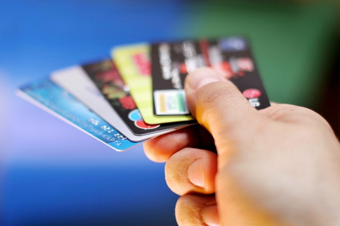 Les cartes bancaires et programmes de fidélité des banques plébiscités par les voyageurs. @depositphotos/Valentyn_Volkov