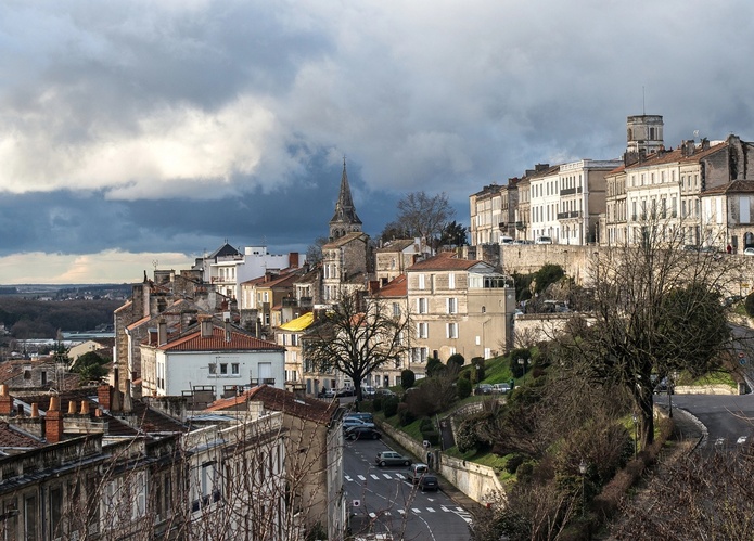 Dans les Charentes, l'arbitrage budgétaire des ménages a impacté la consommation locale - Depositphotos.com, hzparisien Dans les Charentes, l'arbitrage budgétaire des ménages a impacté la consommation locale - Depositphotos.com, hzparisien