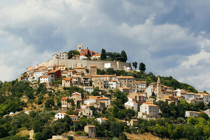 Village de Motovun © Unsplash - Elimende Inagella Village de Motovun © Unsplash - Elimende Inagella