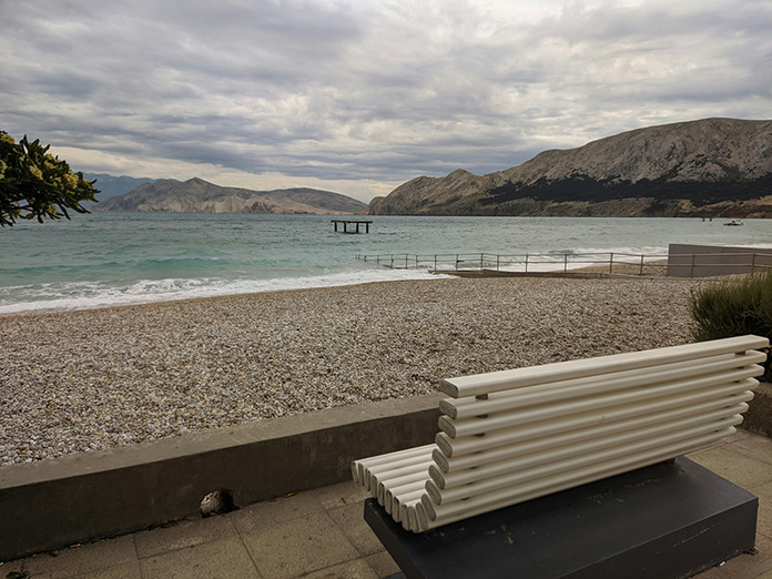 plage de Baška © Unsplash - Marko Licina plage de Baška © Unsplash - Marko Licina