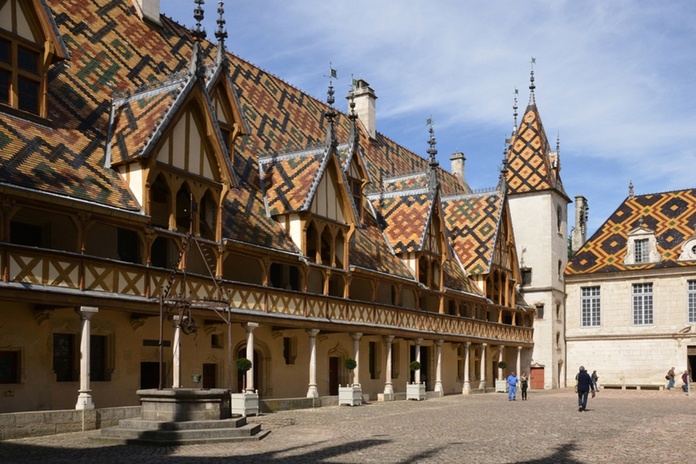 Le film, La Grande Vadrouille, continue d’attirer les touristes en Bourgogne, notamment à Beaune. @depositphotos/packshot